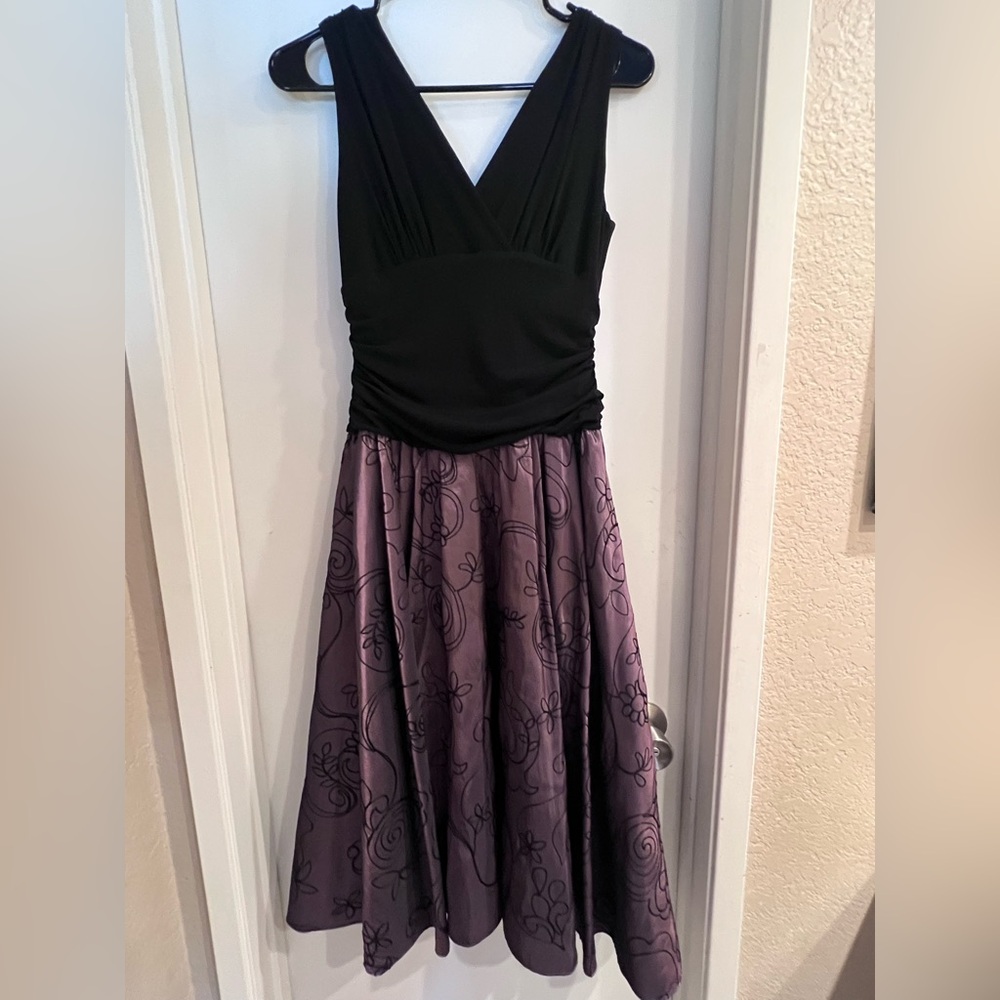 Vintage Elegant Black and Purple Floral Dress - Picture 3 of 5